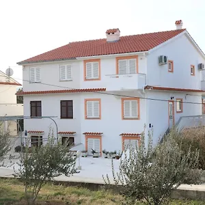 apartments-nada-baska-krk-51523.primorje-gorskikotar.com/